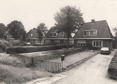 Rode-Dorp
Het zg Rode Dorp Arbeiderswoningen gebouwd in 1922     Gesloopt in verband met de bouw van de Blijkpolder in 1986
