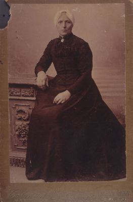 Geertruida-Snel-Meijer
Geertruida Meijer (1855-1902) was met haar echtgenoot Jan Snel (1858-1932)  grondlegster van de
wasserij-dynastie Snel in Nederhorst den Berg. 
Het echtpaar had naast het wasbedrijf een kleine boerderij ( keuterboer).
Wasserij de Overhoek werd opgericht in 1884.
