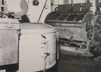Wasserij-Nederhorst
Met de bovenste foto is de oude wasmachine 