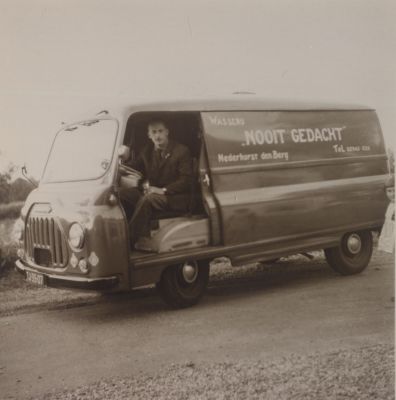 Wasserijauto-Nooit-Gedacht
Een wasserijauto van Nooit Gedacht met de chauffeur.

