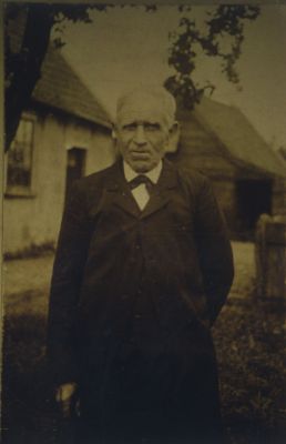 Stoomwasserijbaas-Hermanus-Hageman
Hermanus Hubertus Hageman. 
Geboren 31 maart 1835 in Vreeland en overleden in 1916 te Nederhorst den Berg.
Stoomwasserijbaas vanaf 1879 in de Meerlaan. 
Op de plaats waar later de familie Kee woonde (Meerlaan 16)en waar met ingang van 2007 de wijk Venenburg staat.
