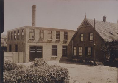 De-Vechtstroom
Stoomwasch en strijkinrichting “De Vechtstroom”.
