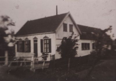 Wasserij----Veldzicht
Wasserij Veldzicht, eigendom van de Fam. Portengen. 
Op 24 juni 1894 aangekocht door Bruin Portengen, oud 31 jaar. 
Afgebrand in 1937, op de zelfde plek stond daarna Wasserij Spiegelhoek.
