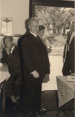 Jubileum-Wasserij-J-Snel
Jubileumreceptie Wasserij Jan Snel.
 Burgemeester Baron van Harinxma thoe Slooten.
In Hotel Nederhorst van Thomas v.d. Meer.
