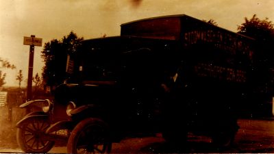 Wasserij-De-Vechtstroom
G.H. Franssen Jzn. (rooie Henk) 1925 voor zijn wasserijauto.
Wasserij de Vechtstroom.

