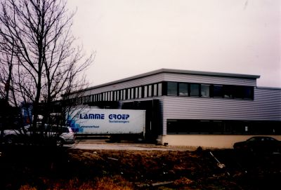 LLamme-Groep
Grote wasserijwagen voor de deur
