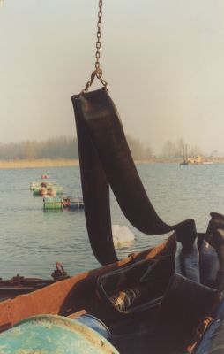 De-rubberpijpleiding-wordt-uitgelegd
De rubberpijpleiding wordt uitgelegd

