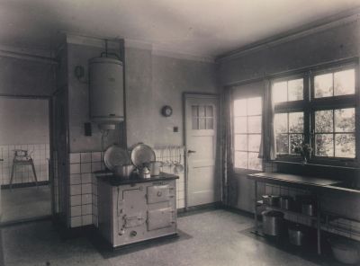 Keuken-Zusterhuis
Keuken Zusterhuis Dammerweg 8, van de Zusters van de Voorzienigheid Heemskerk.
