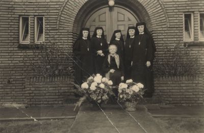 Zusters-Smits-bij-Nieuw-Harmonie
Zusters Smits voor 
