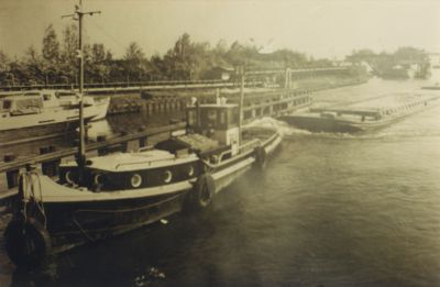 Sleepboot-voor-zandbak-transport
Sleepboot 