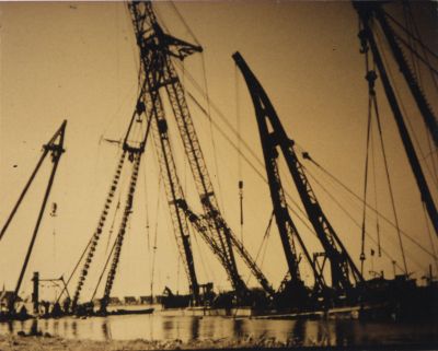 Ballast-Nedam-Zandzuigen
Op 10 december 1958 alsmede op 26 maart 1959 zonk er een bak,waaronder bak 50.

