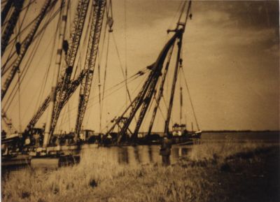 Berging-gezonken-zandbak
Lichten van gezonken zandbakken
Trefwoorden: Spiegelpolder Zandwinning Berging Ballast Nedam
