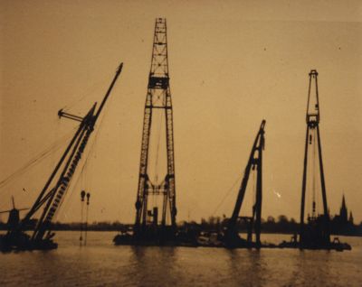 Kranen-zandwinning
Kranen bezig met de zandwinning in de Spiegelpolder.
1959
