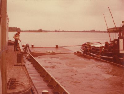 Zandbakken Zandwinning Spiegelpolder
De zandbakken worden gevuld en vervoerd op de Spiegelplas.
Trefwoorden: Spiegelpolder