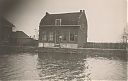 Bestandsnaam=A99999_(BOUW1)_@19500000F_@Huis-naast-Dokterswoning_@Voorstraat_@_(07-20-02-530_Nb).jpg
Bestandsgrootte=177KiB
Afmetingen = 1953x1245
Datum toegevoegd = 16 apr 2021 A99999_(BOUW1)_@19500000F_@Huis-naast-Dokterswoning_@Voorstraat_@_(07-20-02-530_Nb).jpg