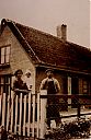 A99999_(DRPP1)_@19400000F_@Schoenmaker-voor-zijn-woning_@Overmeerseweg_@_(01-11-08-838_Mw-N-de-Jong).jpg