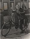 A99999_(FTWN1)_@19600000F_@Jongen-op-fiets_@Overmeerseweg_@_(09-30-01a_Nb).jpg