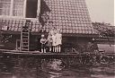 Bestandsnaam=A99999_(GRPS1)_@19450000F_@Inundatie-mei-1945_@Middenweg_@_(07-09-11b-282_C-Kroone).jpg
Bestandsgrootte=232KiB
Afmetingen = 1973x1356
Datum toegevoegd = 16 apr 2021 A99999_(GRPS1)_@19450000F_@Inundatie-mei-1945_@Middenweg_@_(07-09-11b-282_C-Kroone).jpg
