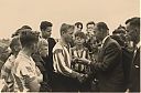 Bestandsnaam=A99999_(JBLM1)_@19580000F_@25-jarig-jub-VBO-medaille-Ankeveense-Boys_@Reeweg_@_(09-24-16a-046_Gerard-Baar).jpg
Bestandsgrootte=159KiB
Afmetingen = 1928x1272
Datum toegevoegd = 16 apr 2021 A99999_(JBLM1)_@19580000F_@25-jarig-jub-VBO-medaille-Ankeveense-Boys_@Reeweg_@_(09-24-16a-046_Gerard-Baar).jpg