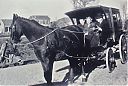 Bestandsnaam=A99999_(VRVR1)_@19480000F_@Vervoer-kerkgangers-met-paard-en-wagen_@Dammerweg_@_(07-10-24b-648_E-van-Benschop).jpg
Bestandsgrootte=539KiB
Afmetingen = 3528x2376
Datum toegevoegd = 16 apr 2021 A99999_(VRVR1)_@19480000F_@Vervoer-kerkgangers-met-paard-en-wagen_@Dammerweg_@_(07-10-24b-648_E-van-Benschop).jpg