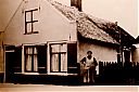 Bestandsnaam=A99999_(WNNG1)_@19350000F_@Femmetje-voor-haar-huisje_@Vreelandseweg_@_(01-14-03-841_C-Neysen).jpg
Bestandsgrootte=488KiB
Afmetingen = 3057x2049
Datum toegevoegd = 16 apr 2021 A99999_(WNNG1)_@19350000F_@Femmetje-voor-haar-huisje_@Vreelandseweg_@_(01-14-03-841_C-Neysen).jpg